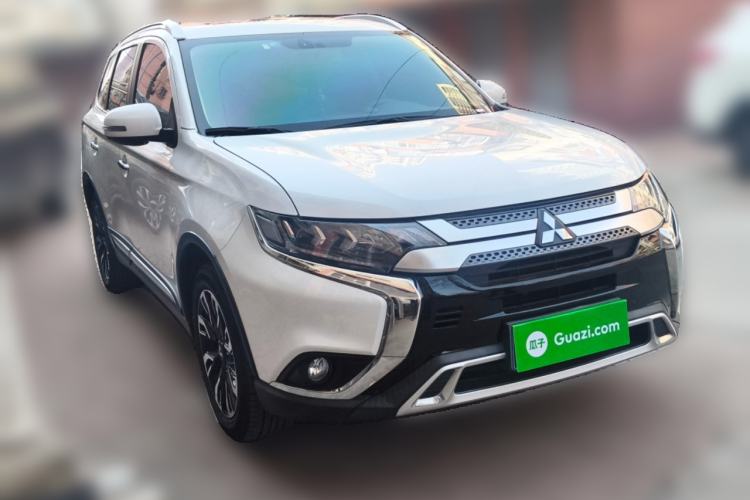 Used Mitsubishi Outlander 2020 2.4L 4x4 Zhi Xiang Edition 5 Seats Front Right 45 Deg