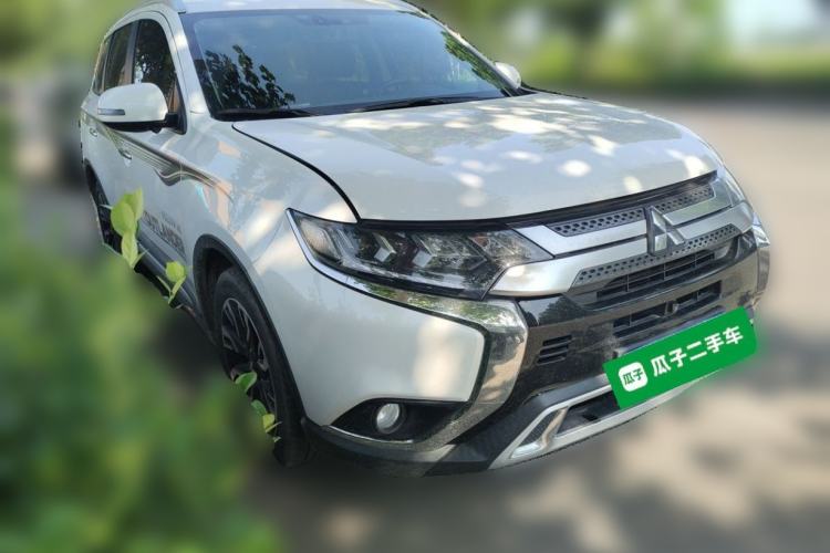 Used Mitsubishi Outlander 2020 2.4L 4x4 Zhi Xiang Edition 5 Seats Front Right 45 Deg