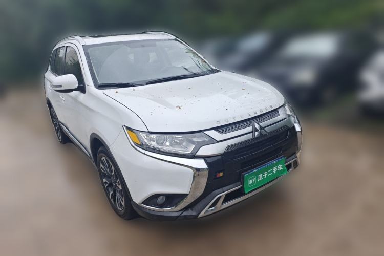 Used Mitsubishi Outlander 2020 2.0L Two-Wheel Drive Enjoyment Version 5 Seats Front Right 45 Deg