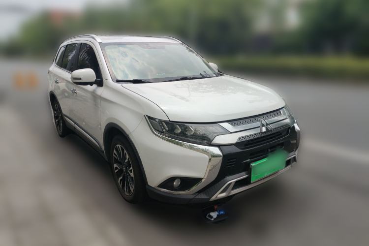Used Mitsubishi Outlander 2020 2.4L 4x4 Zhi Xiang Edition 5 Seats Front Right 45 Deg