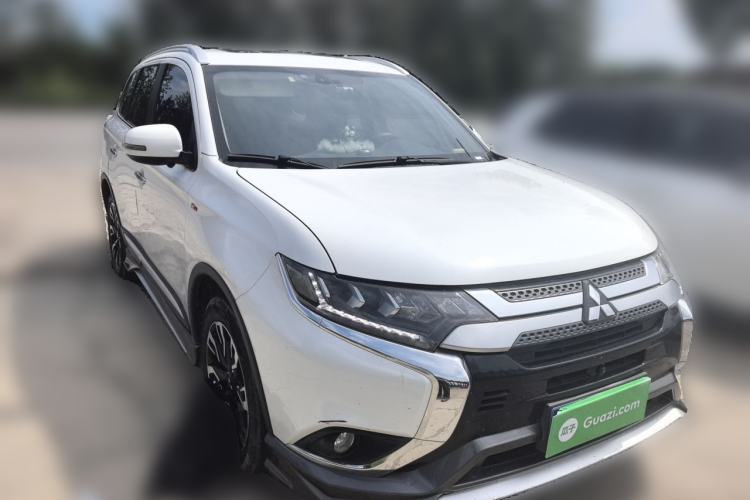 Used Mitsubishi Outlander 2020 2.4L 4x4 Zhi Xiang Edition 5 Seats Front Right 45 Deg