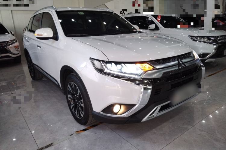 Used Mitsubishi Outlander 2020 2.4L 4x4 Zhi Xiang Edition 5 Seats Front Right 45 Deg