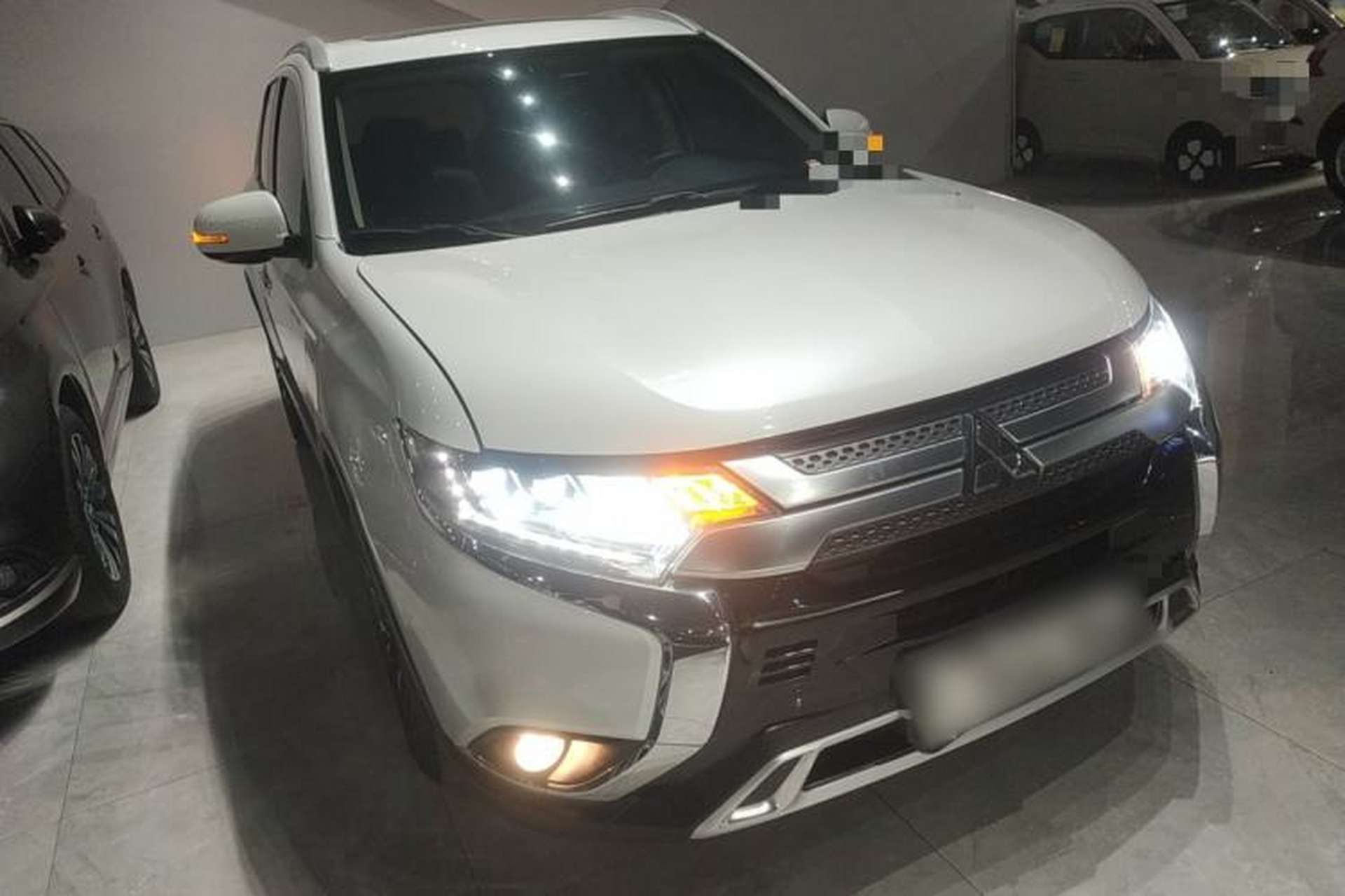 Used Mitsubishi Outlander 2020 2.4L 4x4 Zhi Xiang Edition 5 Seats Front Right 45 Deg