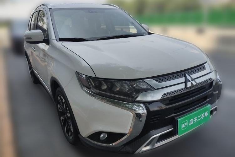 Used Mitsubishi Outlander 2020 2.4L 4x4 Zhi Xiang Edition 5 Seats Front Right 45 Deg
