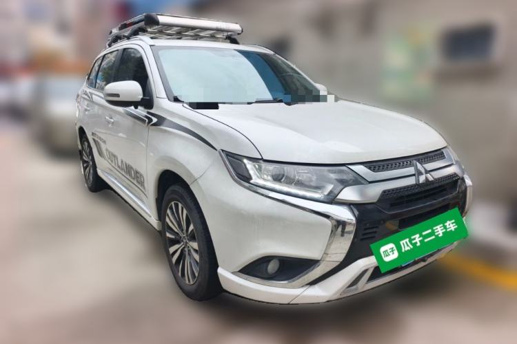 Used Mitsubishi Outlander 2020 2.0L Two-Wheel Drive Comfort Edition 7-Seater Front Right 45 Deg
