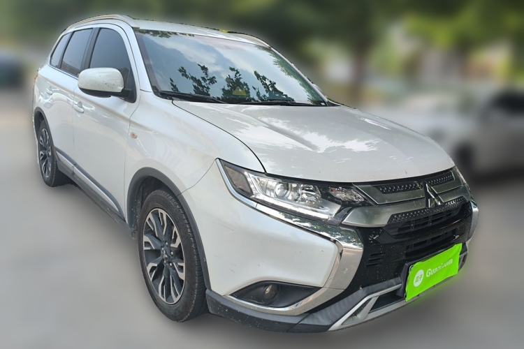 Used Mitsubishi Outlander 2020 2.0L Two-Wheel Drive Comfort Edition 5 Seats Front Right 45 Deg
