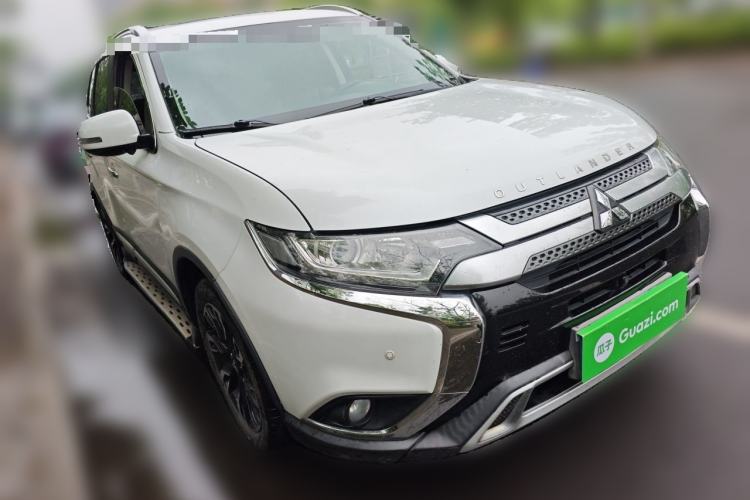 Used Mitsubishi Outlander 2020 2.0L Two-Wheel Drive Enjoyment Version 5 Seats Front Right 45 Deg