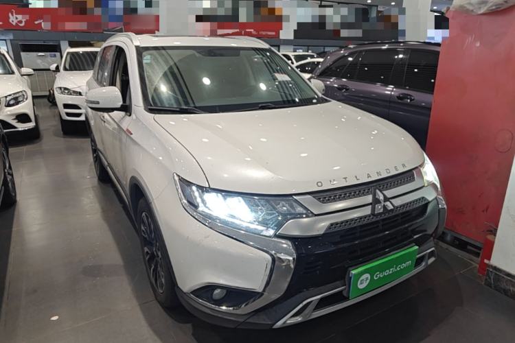 Used Mitsubishi Outlander 2020 2.4L 4x4 Zhi Xiang Edition 5 Seats Front Right 45 Deg