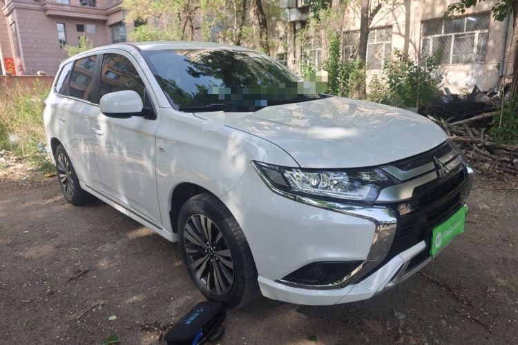 Used Mitsubishi Outlander 2020 2.0L Two-Wheel Drive Comfort Edition 5 Seats Front Right 45 Deg