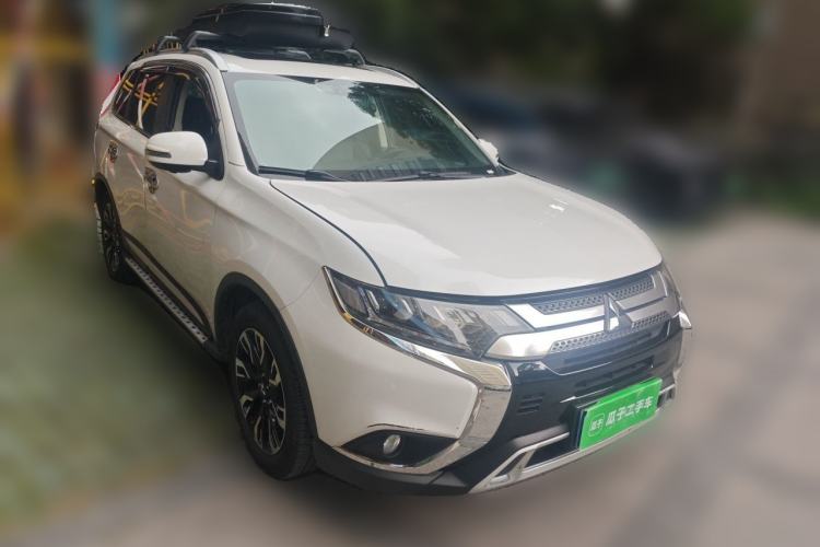 Used Mitsubishi Outlander 2020 2.4L 4x4 Zhi Xiang Edition 7-Seater Front Right 45 Deg