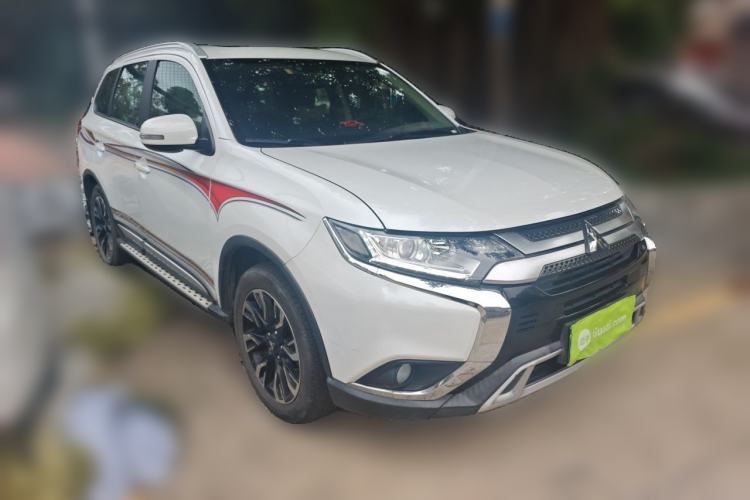 Used Mitsubishi Outlander 2020 2.0L Two-Wheel Drive Enjoyment Version 5 Seats Front Right 45 Deg