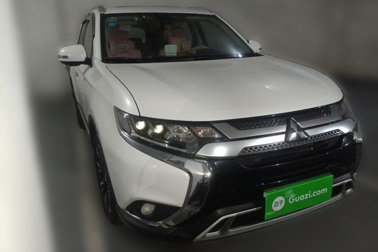Used Mitsubishi Outlander 2020 2.4L 4x4 Zhi Xiang Edition 7-Seater Front Right 45 Deg
