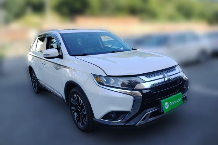 Used Mitsubishi Outlander 2020 2.4L 4x4 Zhi Xiang Edition 5 Seats Front Right 45 Deg