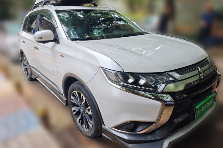 Used Mitsubishi Outlander 2020 2.4L 4x4 Zhi Xiang Edition 7-Seater Front Right 45 Deg