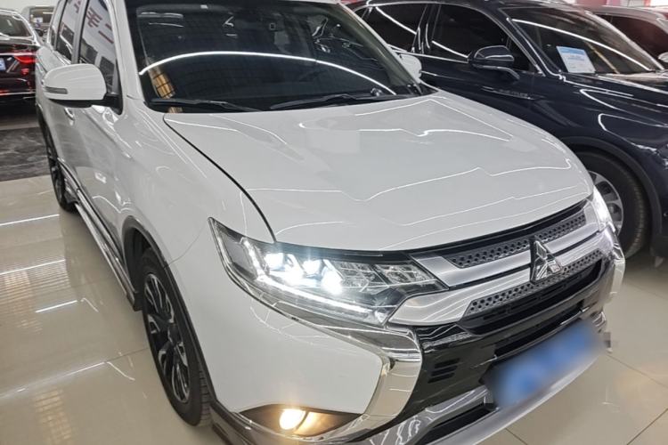 Used Mitsubishi Outlander 2020 2.4L 4x4 Zhi Xiang Edition 5 Seats Front Right 45 Deg