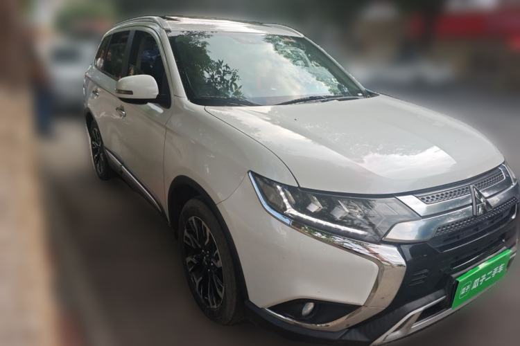 Used Mitsubishi Outlander 2020 2.4L 4x4 Zhi Xiang Edition 5 Seats Front Right 45 Deg