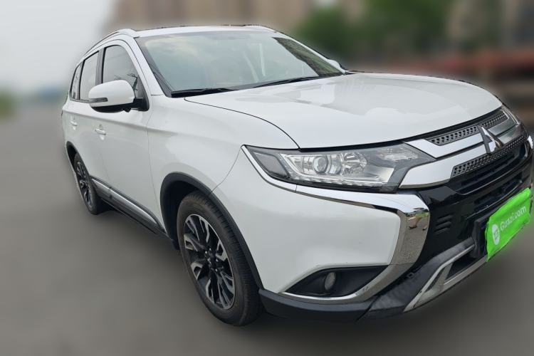 Used Mitsubishi Outlander 2020 2.0L Two-Wheel Drive Enjoyment Version 5 Seats Front Right 45 Deg