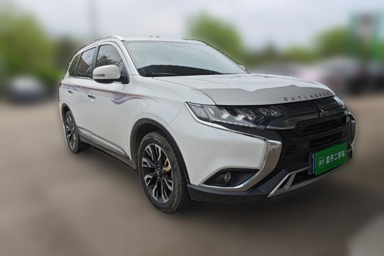 Used Mitsubishi Outlander 2020 2.4L 4x4 Zhi Xiang Edition 5 Seats Front Right 45 Deg