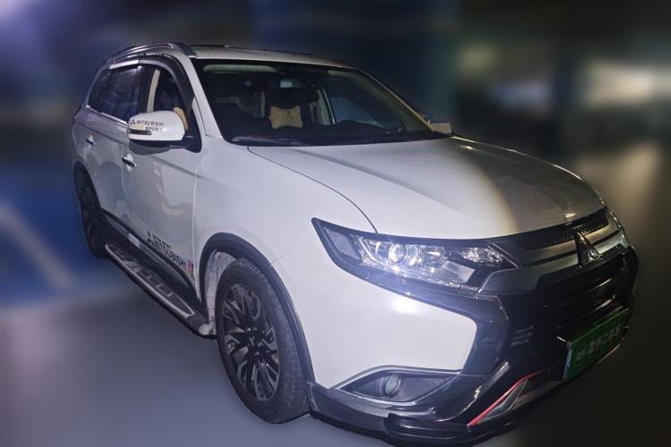 Used Mitsubishi Outlander 2020 2.0L Two-Wheel Drive Enjoyment Version 5 Seats Front Right 45 Deg