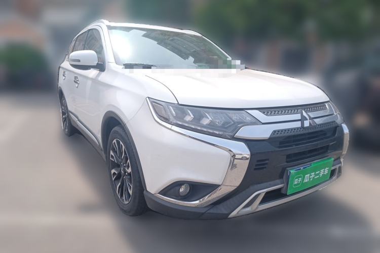 Used Mitsubishi Outlander 2020 2.4L 4x4 Zhi Xiang Edition 5 Seats Front Right 45 Deg