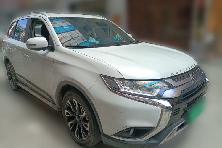 Used Mitsubishi Outlander 2020 2.0L Two-Wheel Drive Enjoyment Version 5 Seats Front Right 45 Deg