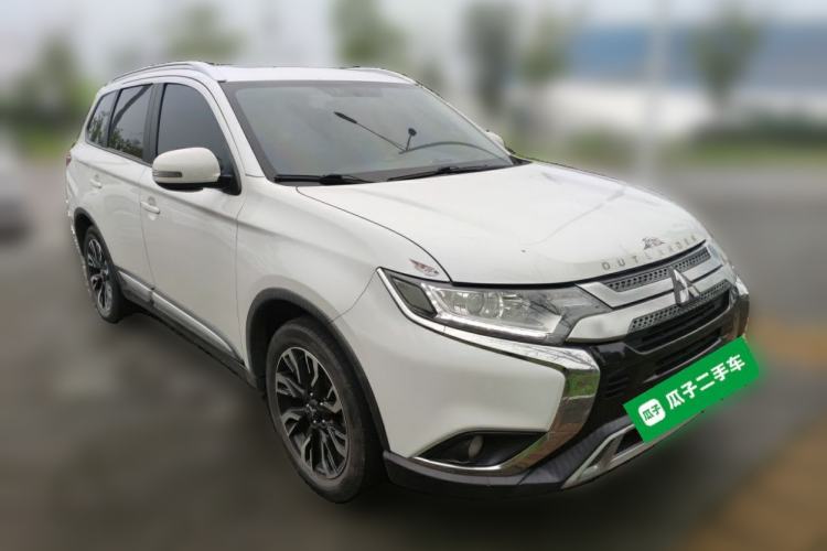Used Mitsubishi Outlander 2020 2.0L Two-Wheel Drive Enjoyment Version 5 Seats Front Right 45 Deg