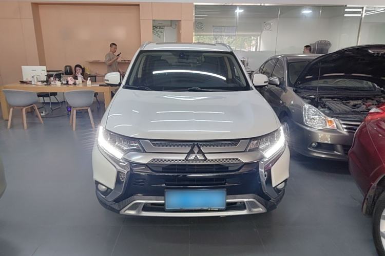 Used Mitsubishi Outlander 2020 2.4L 4x4 Zhi Xiang Edition 7-Seater Front