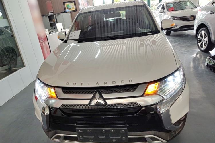 Used Mitsubishi Outlander 2020 2.4L 4x4 Zhi Xiang Edition 7-Seater Front