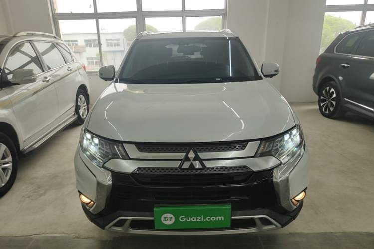 Used Mitsubishi Outlander 2020 2.4L 4x4 Zhi Xiang Edition 7-Seater Front
