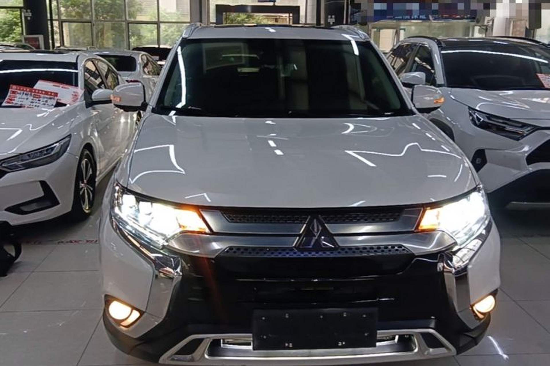 Used Mitsubishi Outlander 2020 2.4L 4x4 Zhi Xiang Edition 7-Seater Front