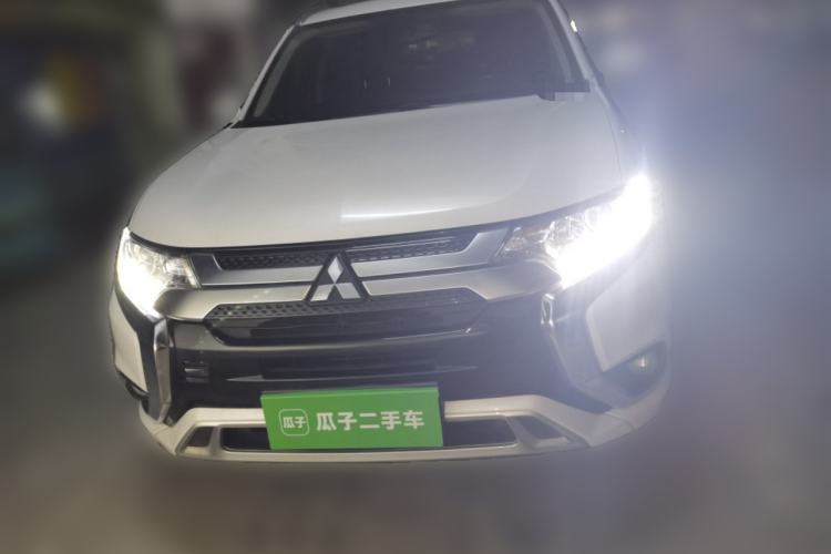Used Mitsubishi Outlander 2020 2.0L Two-Wheel Drive Comfort Edition 7-Seater Front