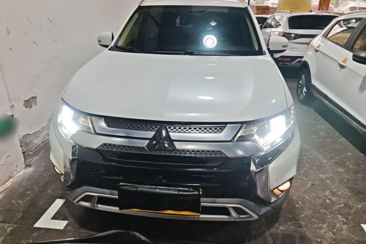 Used Mitsubishi Outlander 2020 2.0L Two-Wheel Drive Enjoyment Version 5 Seats Front