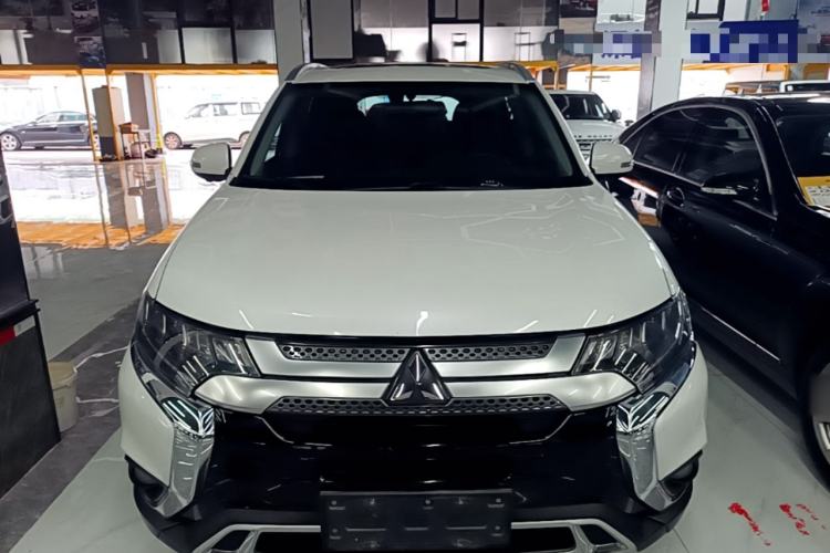 Used Mitsubishi Outlander 2020 2.4L 4x4 Zhi Xiang Edition 7-Seater Front