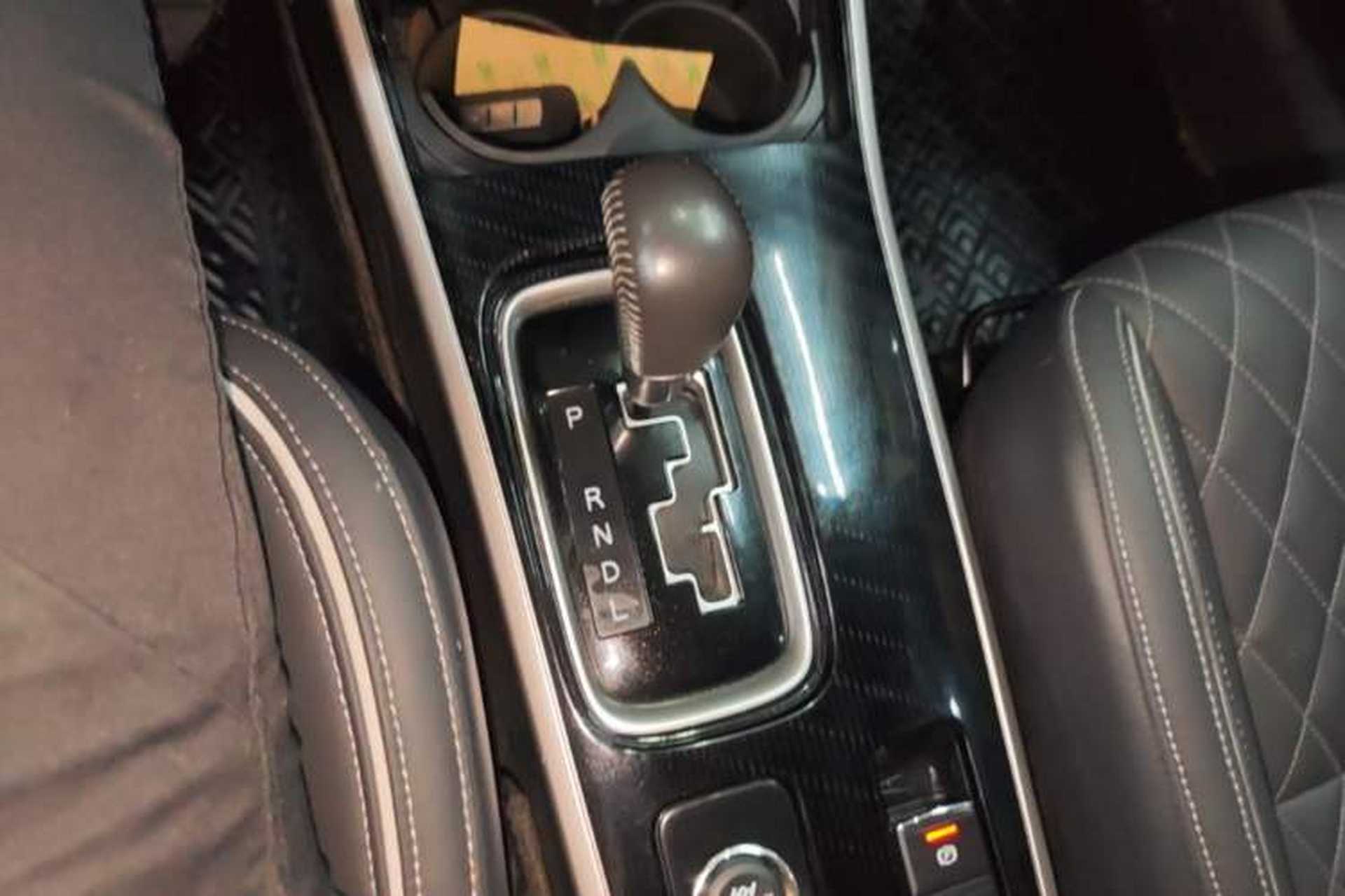 Used Mitsubishi Outlander 2020 2.4L 4x4 Zhi Xiang Edition 5 Seats Gear Lever