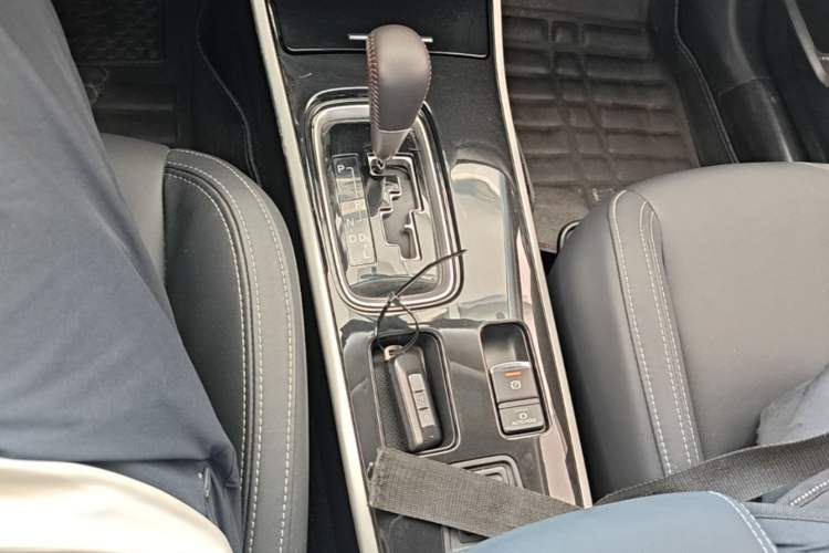 Used Mitsubishi Outlander 2020 2.0L Two-Wheel Drive Enjoyment Version 5 Seats Gear Lever