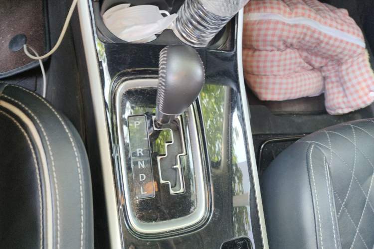 Used Mitsubishi Outlander 2020 2.4L 4x4 Zhi Xiang Edition 5 Seats Gear Lever