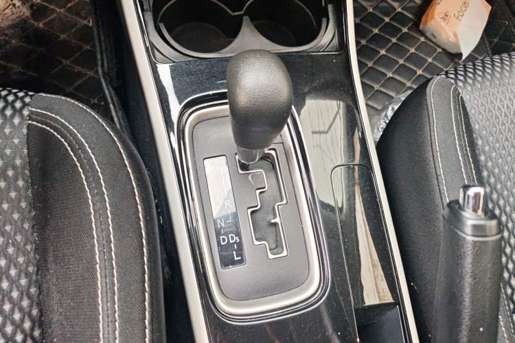 Used Mitsubishi Outlander 2020 2.0L Two-Wheel Drive Comfort Edition 5 Seats Gear Lever