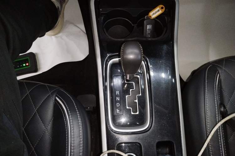 Used Mitsubishi Outlander 2020 2.4L 4x4 Zhi Xiang Edition 5 Seats Gear Lever