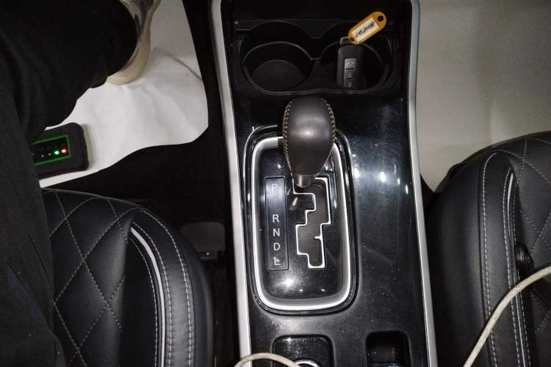 Used Mitsubishi Outlander 2020 2.4L 4x4 Zhi Xiang Edition 5 Seats Gear Lever