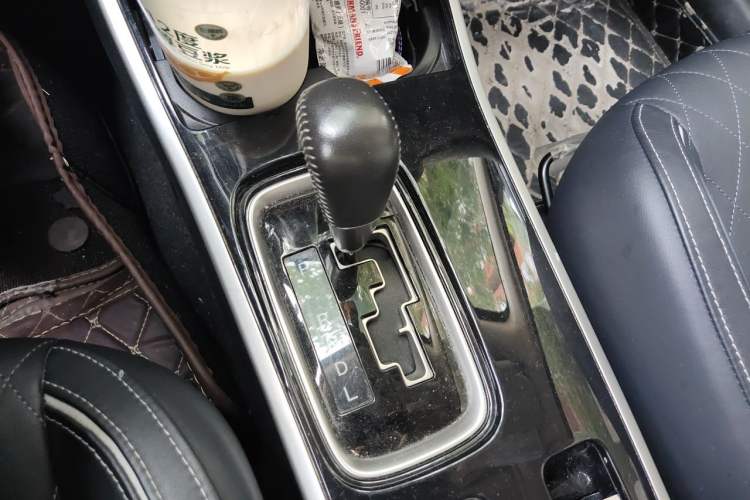 Used Mitsubishi Outlander 2020 2.4L 4x4 Zhi Xiang Edition 5 Seats Gear Lever