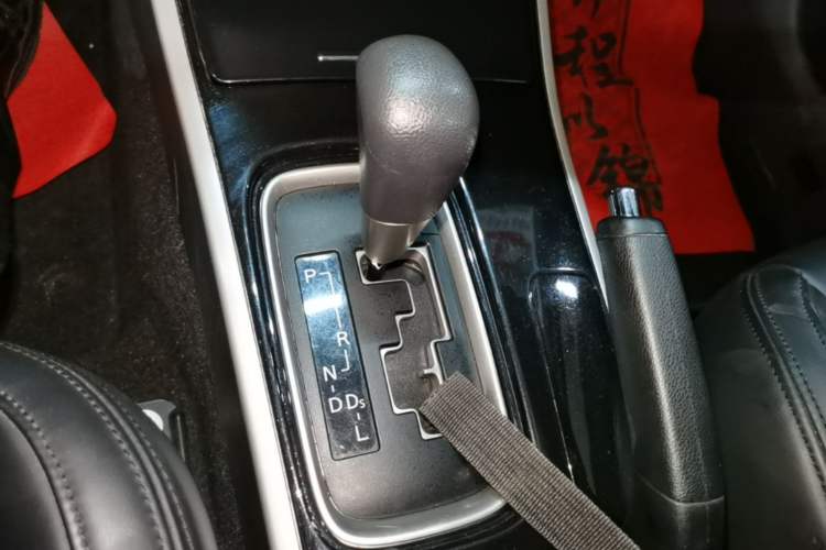 Used Mitsubishi Outlander 2020 2.0L Two-Wheel Drive Comfort Edition 5 Seats Gear Lever