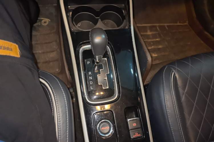 Used Mitsubishi Outlander 2020 2.4L 4x4 Zhi Xiang Edition 5 Seats Gear Lever