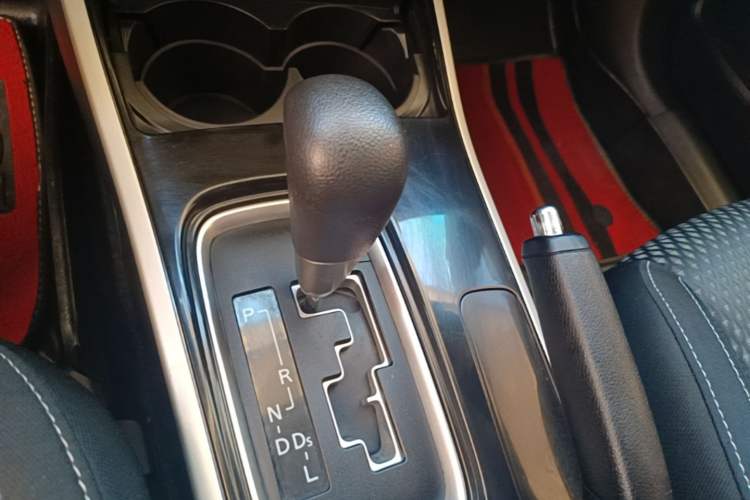Used Mitsubishi Outlander 2020 2.0L Two-Wheel Drive Comfort Edition 5 Seats Gear Lever