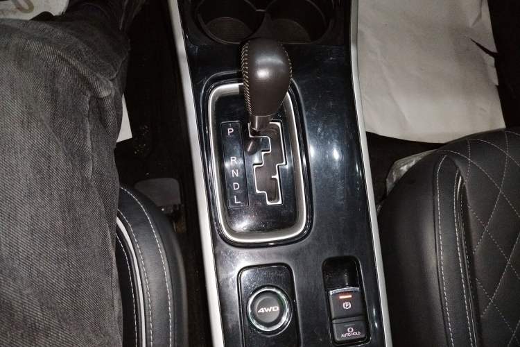 Used Mitsubishi Outlander 2020 2.4L 4x4 Zhi Xiang Edition 5 Seats Gear Lever