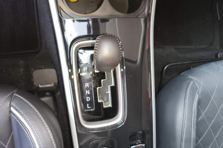 Used Mitsubishi Outlander 2020 2.4L 4x4 Zhi Xiang Edition 7-Seater Gear Lever