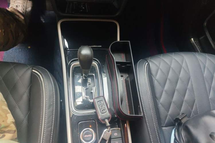 Used Mitsubishi Outlander 2020 2.4L 4x4 Zhi Xiang Edition 7-Seater Gear Lever