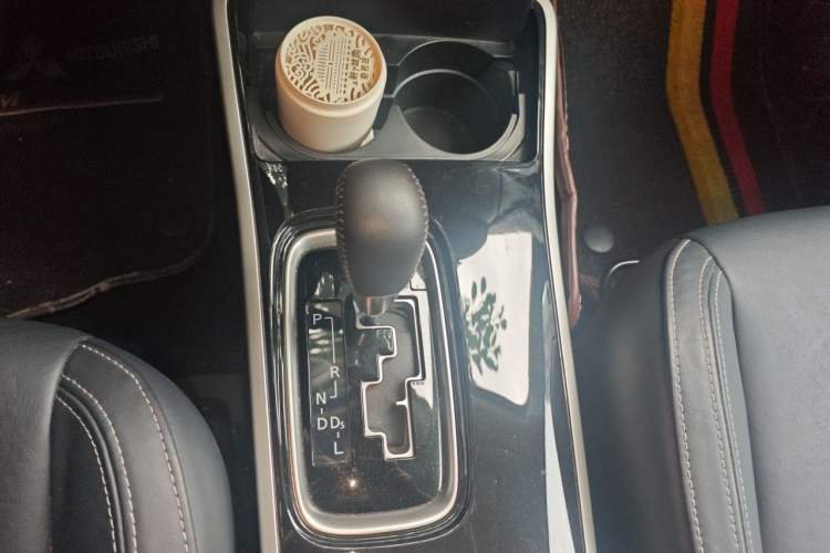 Used Mitsubishi Outlander 2020 2.0L Two-Wheel Drive Enjoyment Version 5 Seats Gear Lever