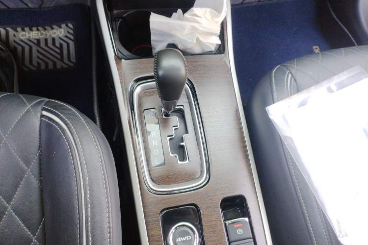 Used Mitsubishi Outlander 2020 2.4L 4x4 Zhi Xiang Edition 5 Seats Gear Lever