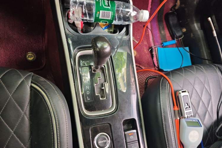 Used Mitsubishi Outlander 2020 2.4L 4x4 Zhi Xiang Edition 7-Seater Gear Lever
