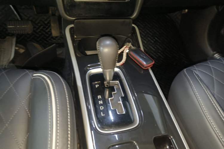 Used Mitsubishi Outlander 2020 2.4L 4x4 Zhi Xiang Edition 7-Seater Gear Lever